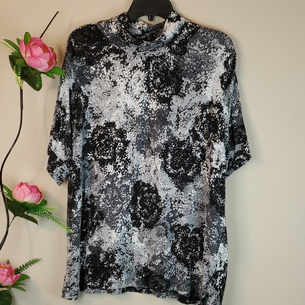 Apt9 Black and withe top